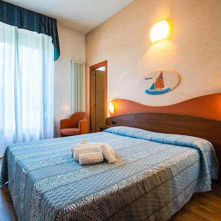 Miramare Hotel Ristorante Convegni 切塞纳蒂科 外观 照片