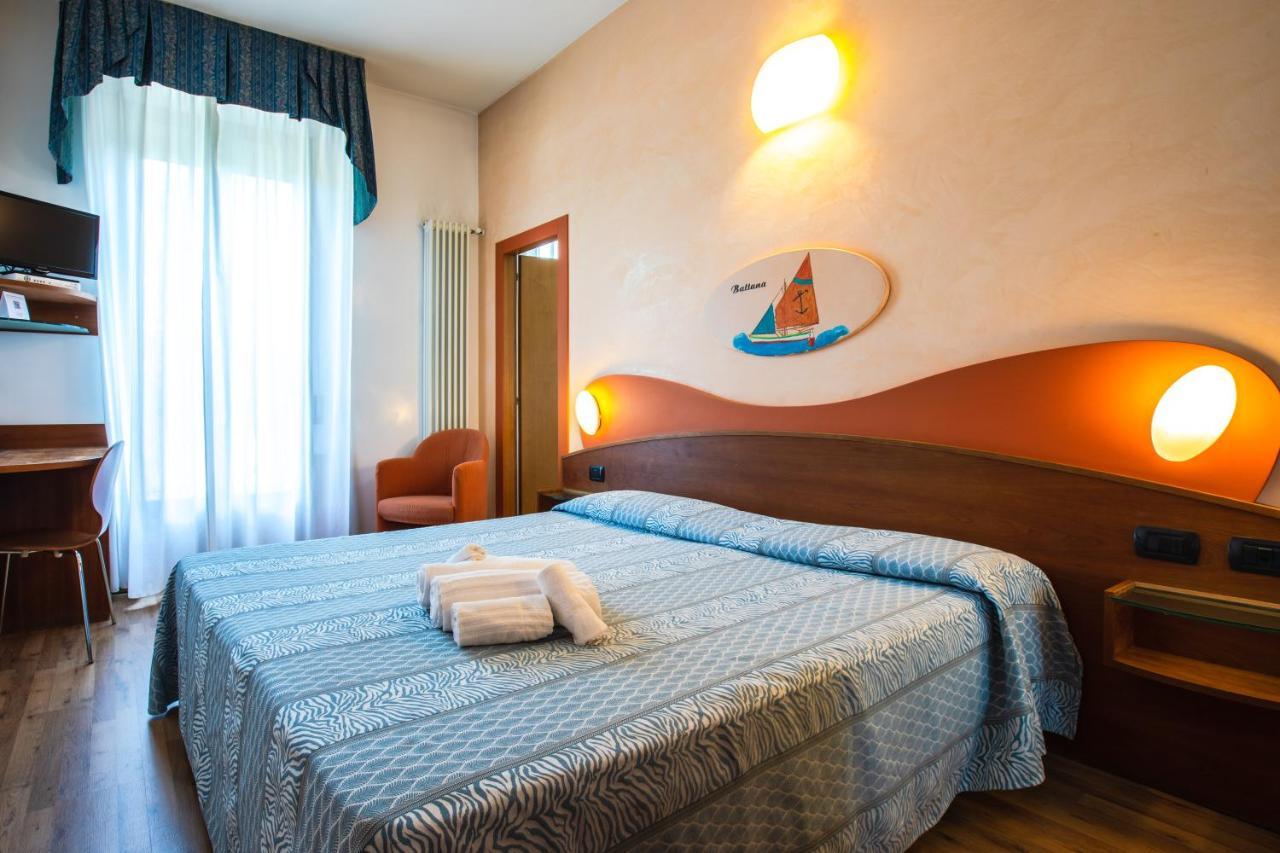 Miramare Hotel Ristorante Convegni 切塞纳蒂科 外观 照片