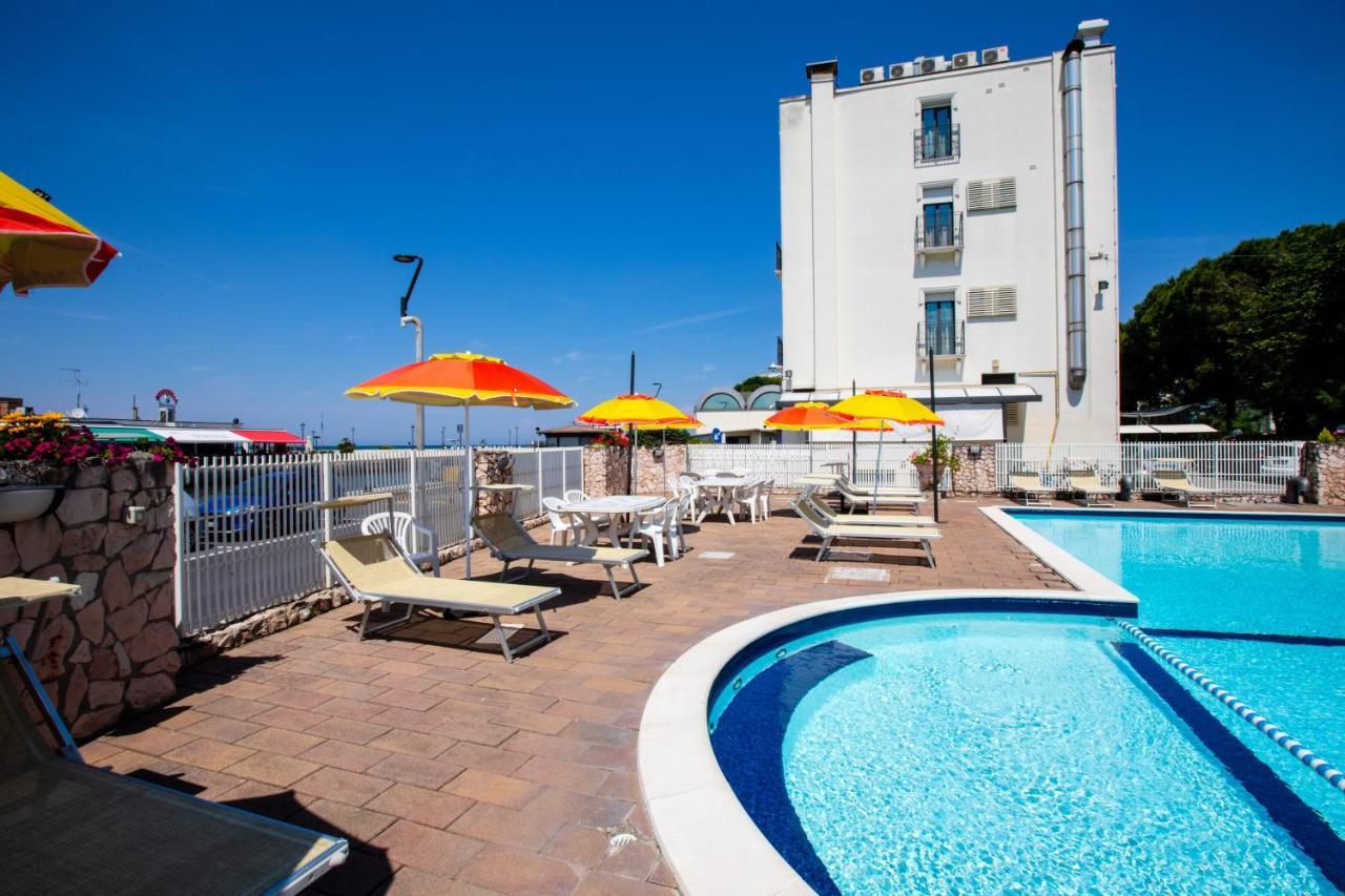 Miramare Hotel Ristorante Convegni 切塞纳蒂科 外观 照片