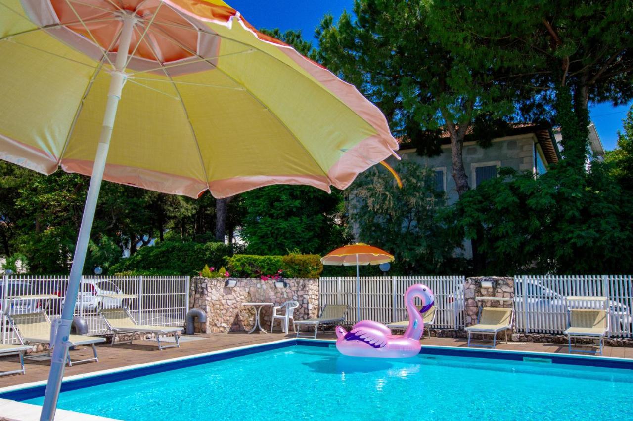 Miramare Hotel Ristorante Convegni 切塞纳蒂科 外观 照片