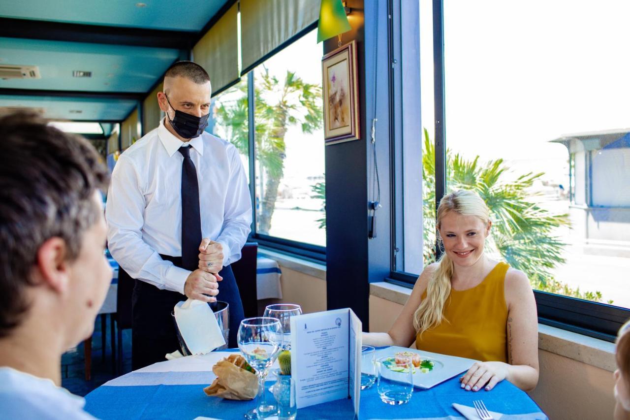 Miramare Hotel Ristorante Convegni 切塞纳蒂科 外观 照片
