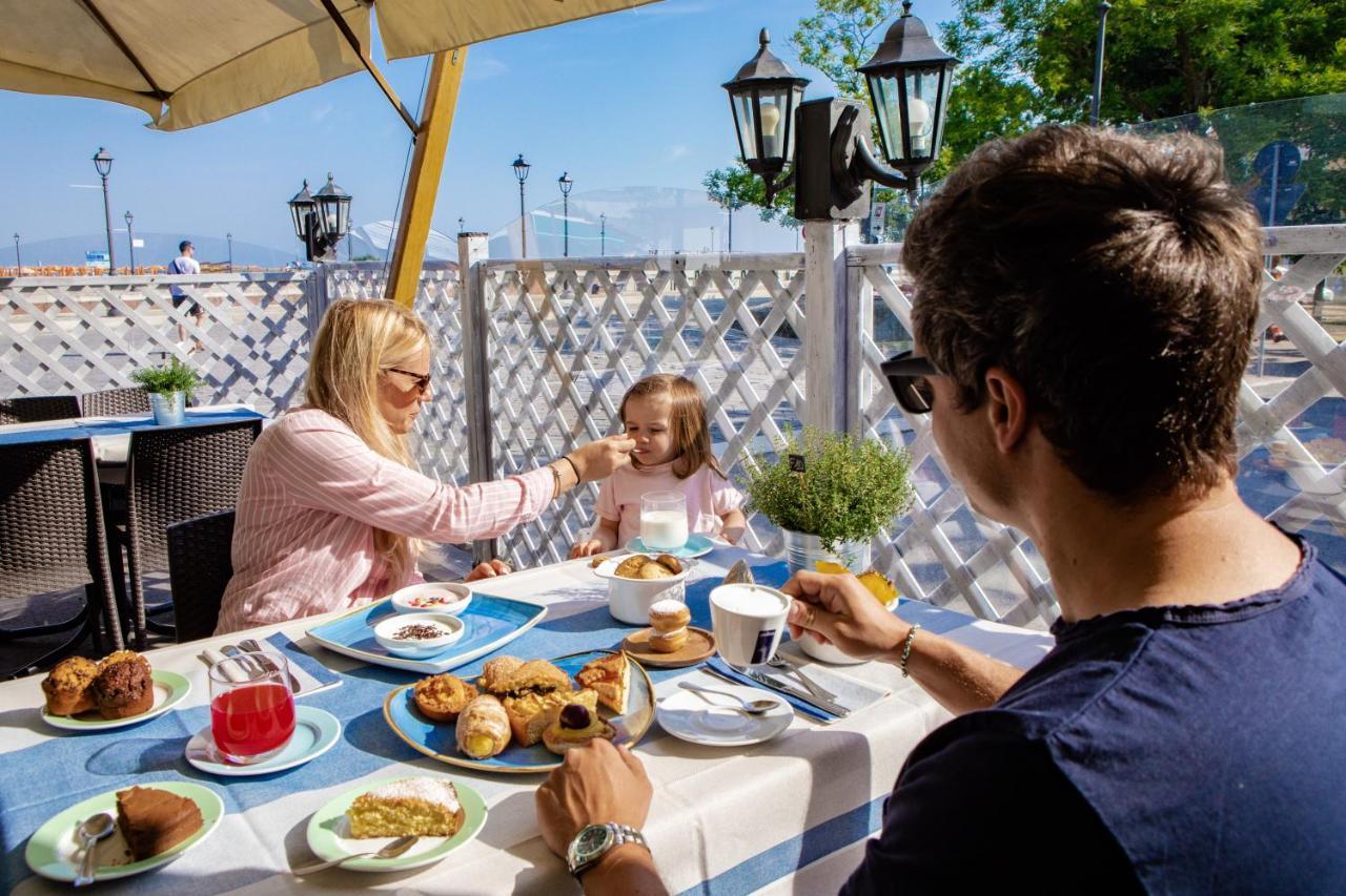 Miramare Hotel Ristorante Convegni 切塞纳蒂科 外观 照片